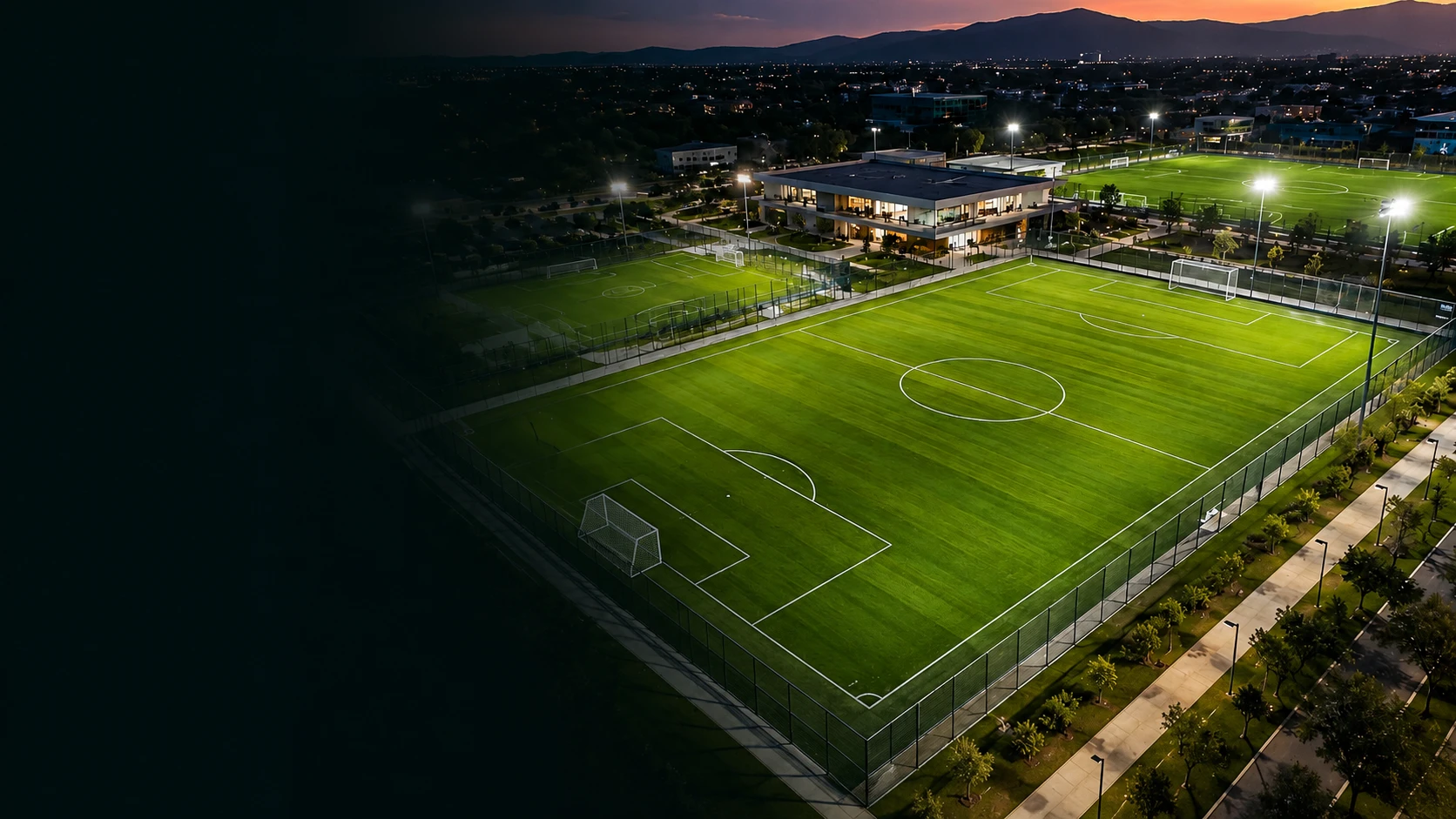 Vista aérea de cancha de fútbol 7 con pasto sintético deportivo construida en México